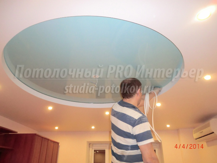 Монтаж матового двухуровневого потолка со светодиодами